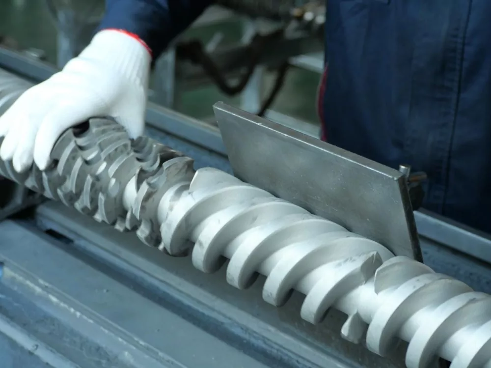 Paano linisin ang isang screw extruder nang hindi nasisira ang turnilyo o bariles Paano linisin ang isang screw extruder nang hindi nasisira ang turnilyo o bariles